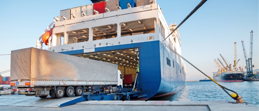 Грузоперевозки паромом из Петербурга